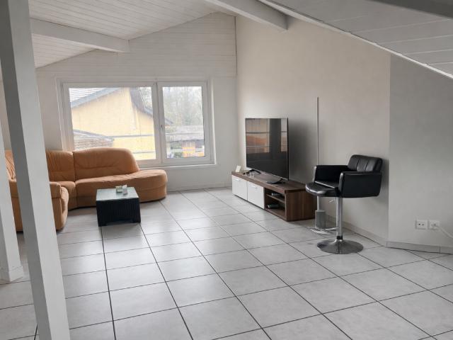 Helle 7.5 Zimmer Maisonettewohnung mit Balkon in familienfreundlichem Quartier