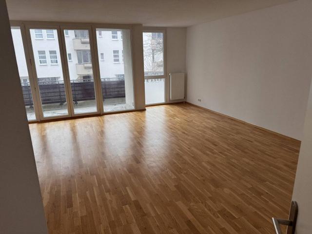 Helle 97 m² 3 Zimmer Wohnung mit Balkon & Aufzug bezugsfrei in Berlin Wedding nahe Berlin Mitte