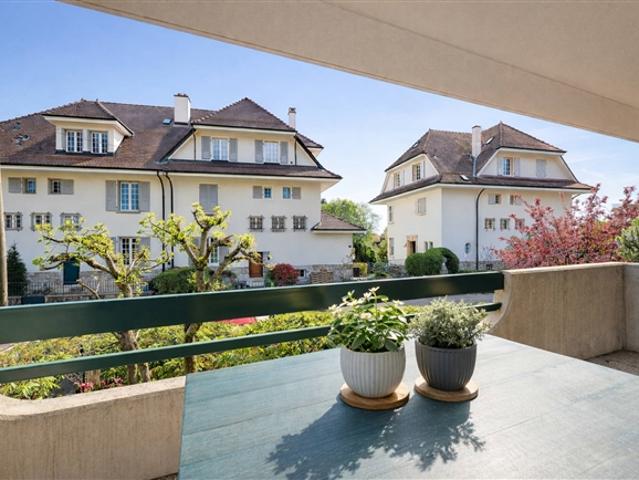 Helle 100 m² große Wohnung in einer ruhigen Gegend