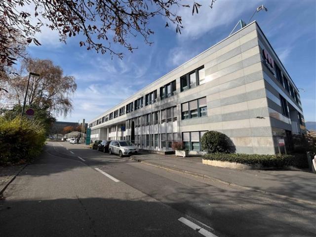 Helle, 240 m² große Büros in der Nähe des Flughafens und des Place des Nations