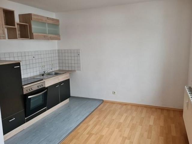 Helle 2 Raum Wohnung mit EBK zu verkaufen