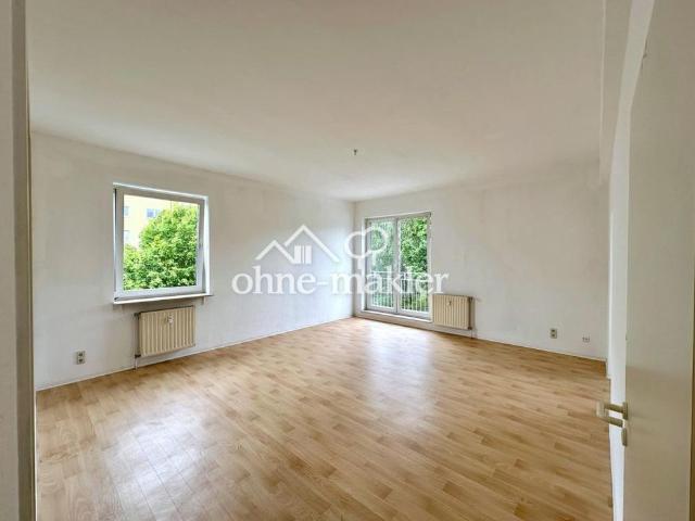 Helle 2 Raum Wohnung mit Fahrstuhl, Tiefgarage und Parkblick
