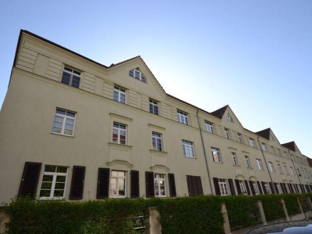 Helle 2 Zi Altbauwohnung Loggia & Garten