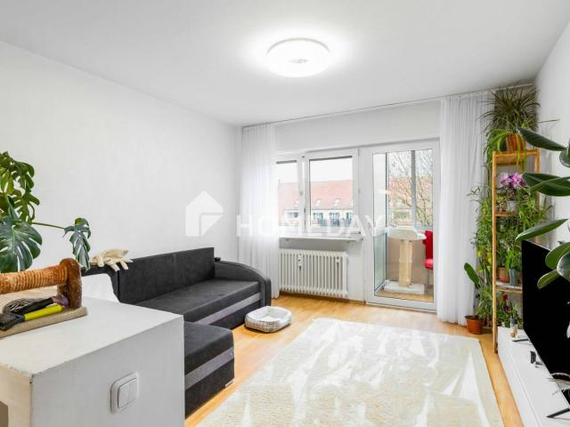 Helle 2 Zimmer Wohnung mit Wintergarten in gepflegtem Mehrfamilienhaus