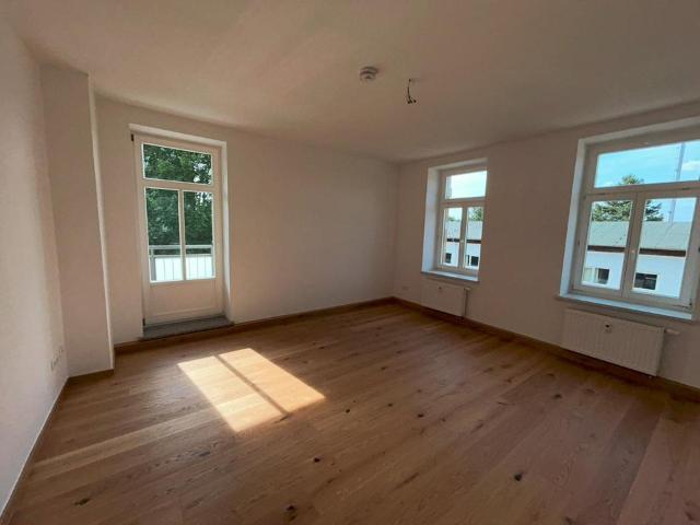 Helle 2 Zimmer Wohnung mit Balkon – frisch renoviert und sofort bezugsfrei