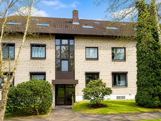 Helle 2 Zimmer Wohnung mit Balkon, Keller und PKW Stellplatz