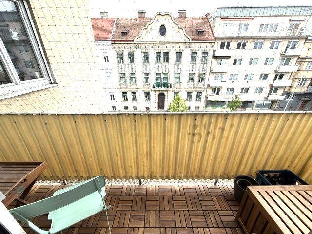 HELLE 2 ZIMMER WOHNUNG MIT BALKON UND PARKMÖGLICHKEIT
