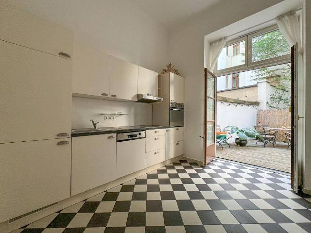 Altbau Charme mit privater Hofterrasse – Ruheoase nahe Prater und Donaukanal