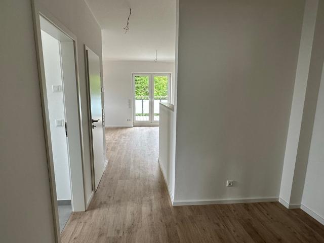 Helle 2 Zimmer Wohnung mit Süd Balkon und Carport