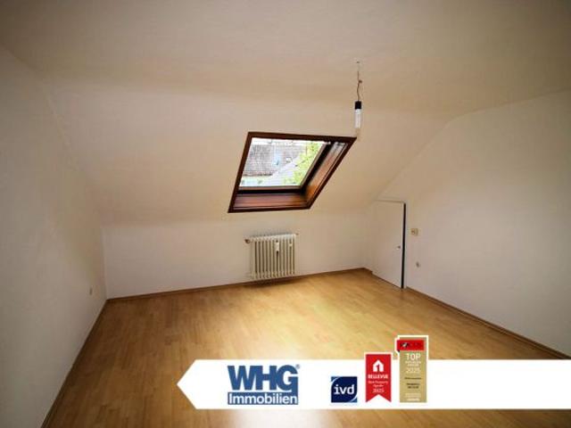 Helle 2 ½ Zimmer Dachgeschoss Mietwohnung