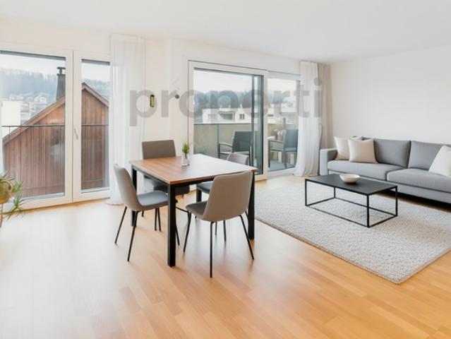 Helle 2.5 Zimmer Attikawohnung mit Balkon in Wetzikon