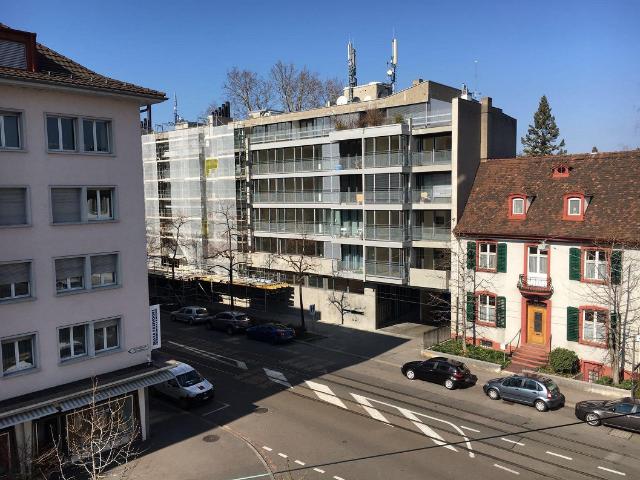 Helle 2.5 Zimmer Wohnung direkt beim Spalentor