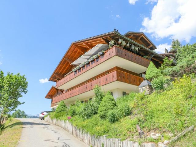 Helle 2.5 Zimmerwohnung mit Terrasse und Garage