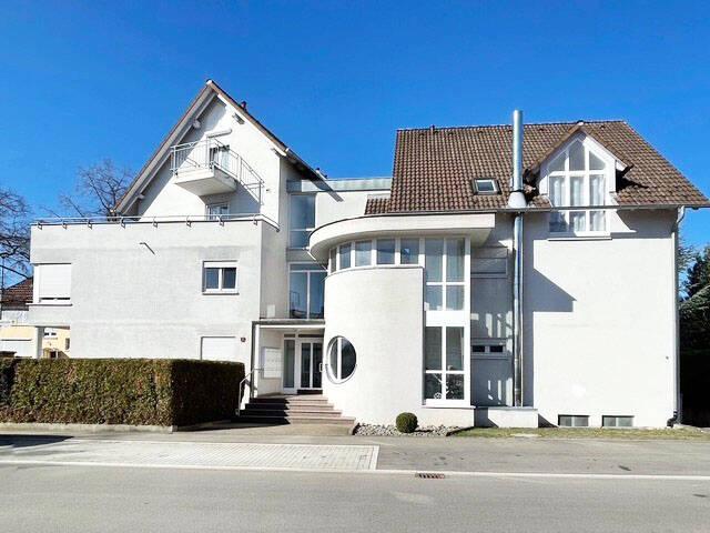 Helle 3 Zi Wohnung mit Balkon und TG Platz