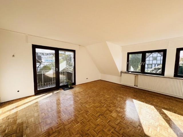 Helle 3 Zimmer Wohnung mit Balkon