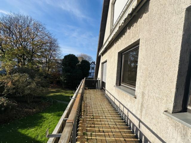 Helle 3 Zimmer Wohnung mit Balkon und Gartennutzung