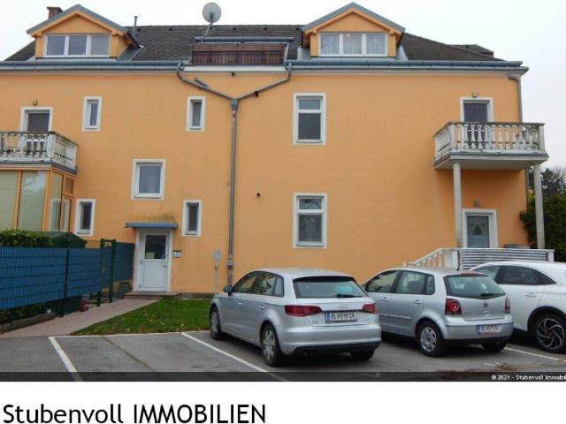Helle 3 Zimmer Wohnung mit Balkon und PKW Stellplatz