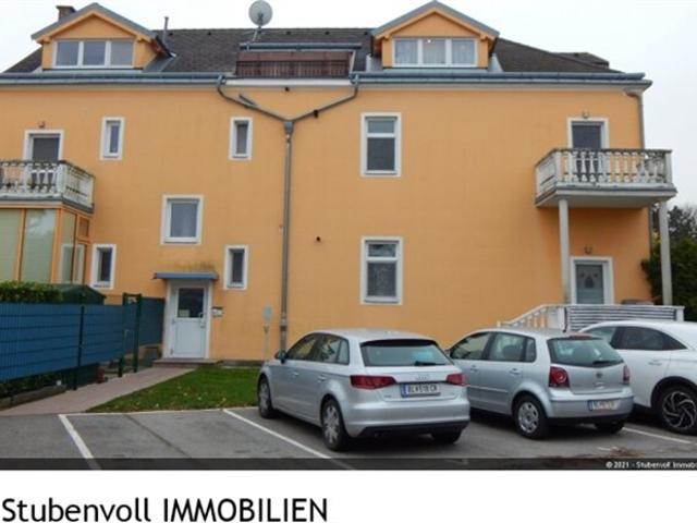Helle 3 Zimmer Wohnung mit Balkon und PKW Stellplatz