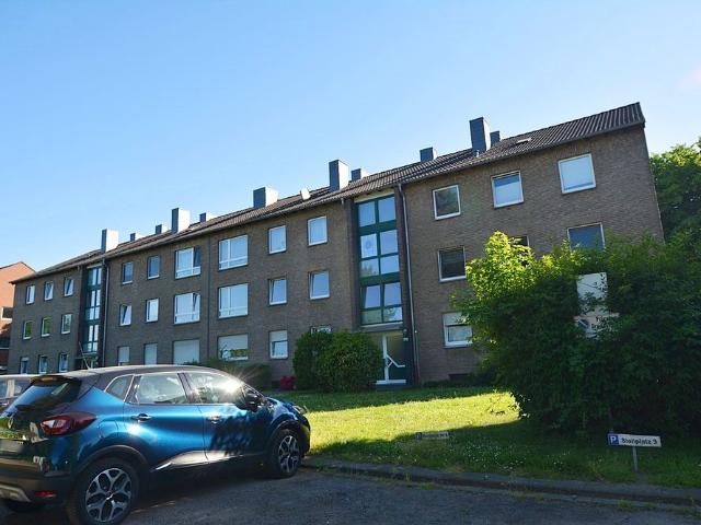 Helle 3 Zimmer Wohnung mit Balkon und Stellplatz und viel Grün im Krefelder Norden