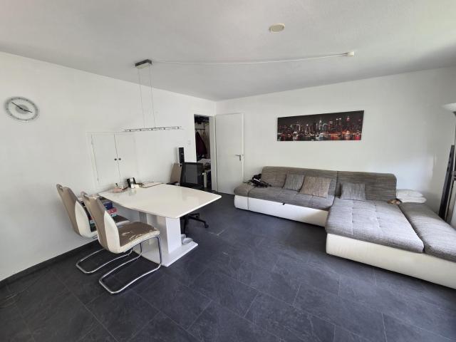 Helle 3 Zimmer Wohnung mit großem Balkon und Garage in ruhiger Lage in Stuttgart