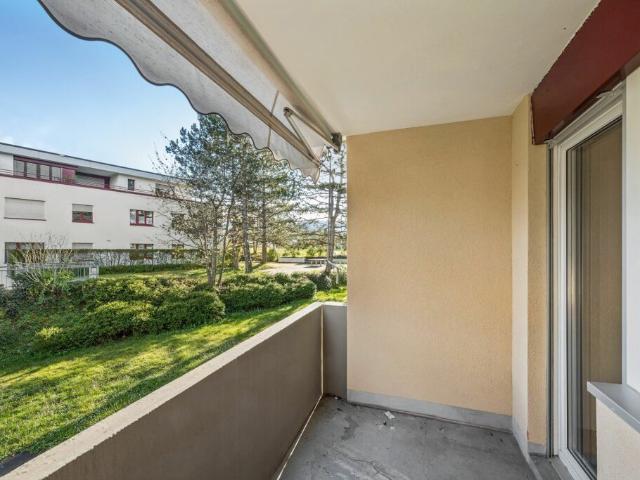 Helle 3 Zimmer Wohnung mit grossem Wohnbereich und Balkon in Reinach