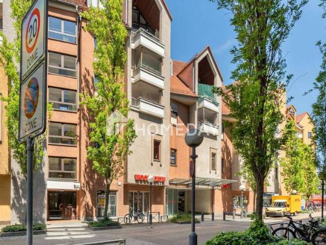 Helle 3 Zimmer Wohnung mit Loggia, Tiefgaragenstellplatz und Einbauküche über dem Reichstädter Markt