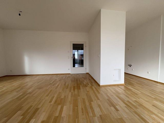 Helle 3 Zimmer Wohnung mit Loggia und Balkon