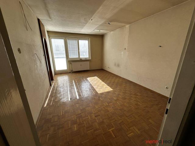 Helle und ruhige 3 Zimmer Wohnung mit optimalem Grundriss, separater Küche und Kellerabteil sanierungsbedürftig Nähe Türkenschanzpark