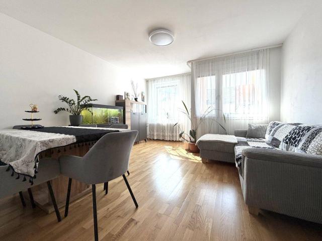 Helle 3 Zimmer Wohnung mit separater Küche und Balkon in Ruhelage unmöbliert