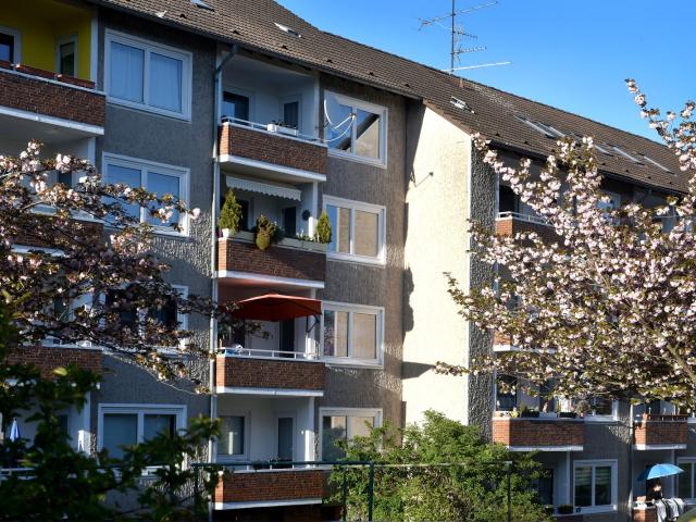 Helle 3 Zimmer Wohnung im Grünen mit Balkon / 2.OG li