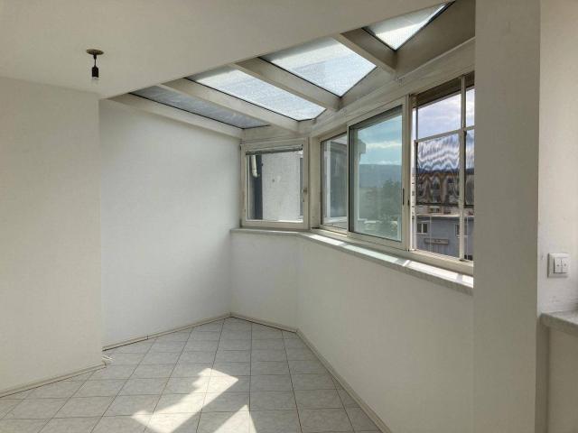 Helle 3 Zimmer Dachgeschosswohnung mit großer Terrasse & Garagenplatz ideal für Familien und Paare
