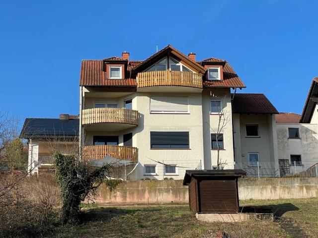 Helle 3 Zimmer Dachgeschosswohnung mit herrlichem Talblick!