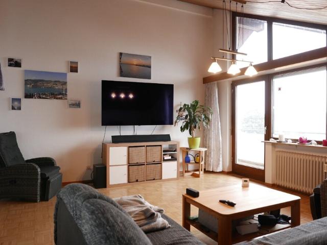 Helle 3 Zimmer Dachgeschosswohnung mit schöner Aussicht