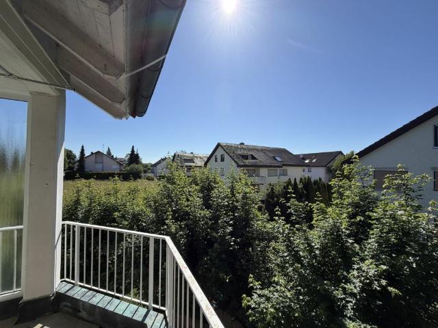 Helle 3,5 Zi Wohnung mit grossem Balkon an ruhiger Lage nahe Rhein in Büsingen, ideal für Paare oder Einzelpersonen