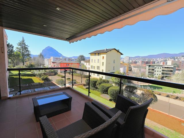 Helle 3,5 Zimmer mit Balkon und freiem Blick in Viganello