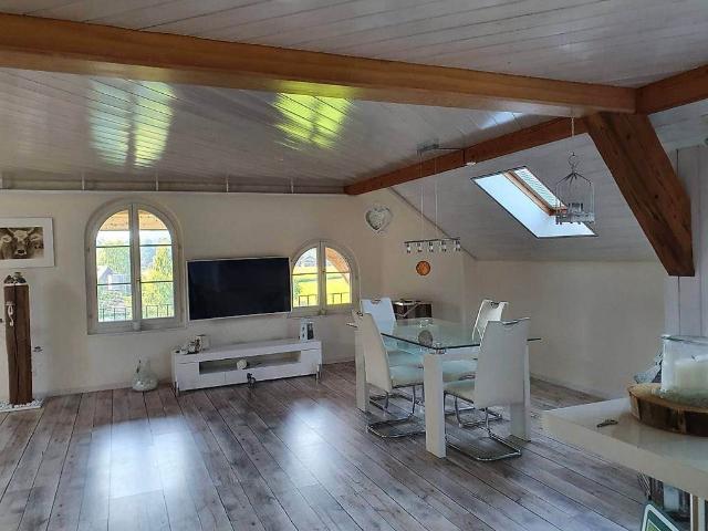 Helle 3.5 Zimmer Dachwohnung mit Balkon, Lützelflüh