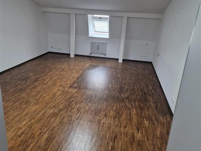 HELLE 3,5 ZIMMER WOHNUNG