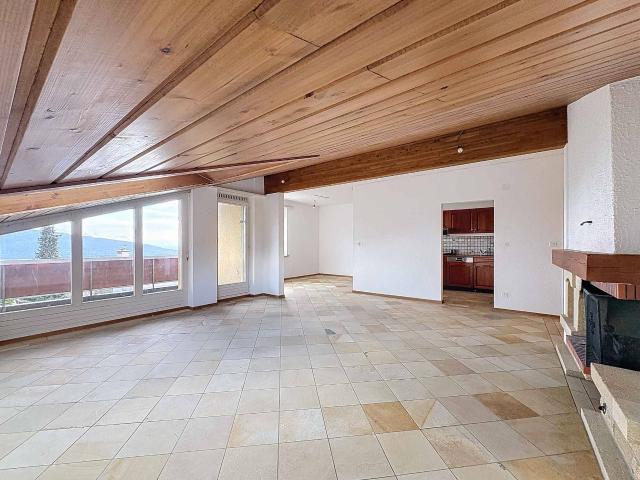Helle 3.5 Zimmerwohnung mit Balkon und Ausblick