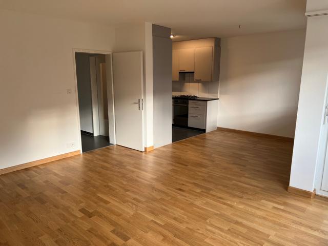 Helle 3.5 Zimmerwohnung mit Balkon!