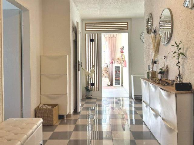 Helle, top gepflegte 3,5 Zimmer Wohnung mit Balkon und Garage