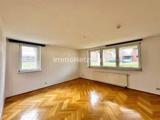 Helle und gemütliche 2 Zimmer Souterrain Wohnung mit Parkett, EBK im beliebten Kiessee Karree, frei