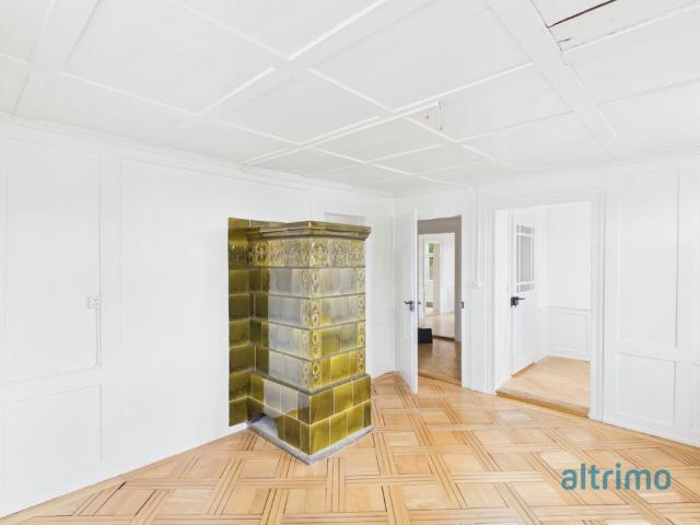 helle und gemütliche Altbau 4.5 Zimmer Wohnung im 2. OG