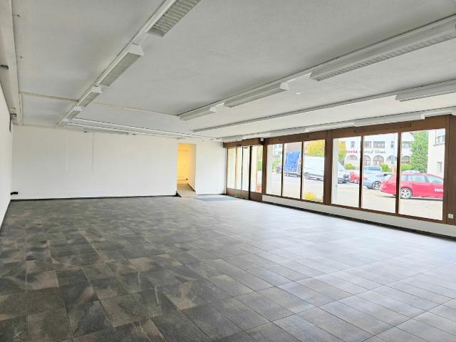 Helle und geräumige Ladenfläche mit Schaufenster in Schübelbach | dreamo. Ch