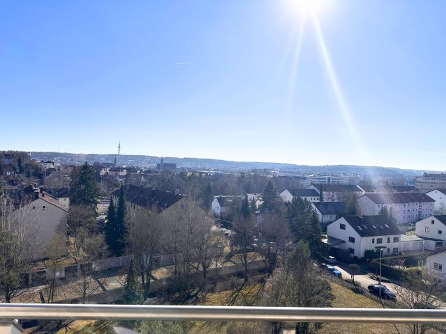 Helle und großzügige 3 Zimmerwohnung mit Weitblick