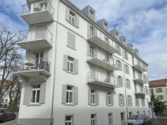 Helle und grosse 2.5 Zimmer Wohnung mit Balkon im schönen Museumsquartier