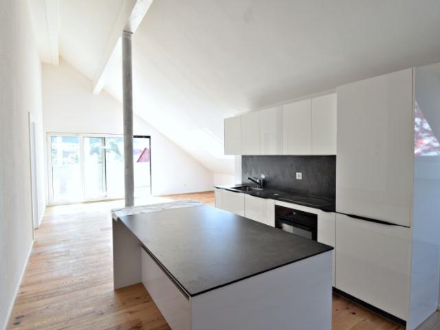 Helle und grosse 3.5 Zimmerwohnung an Top Lage