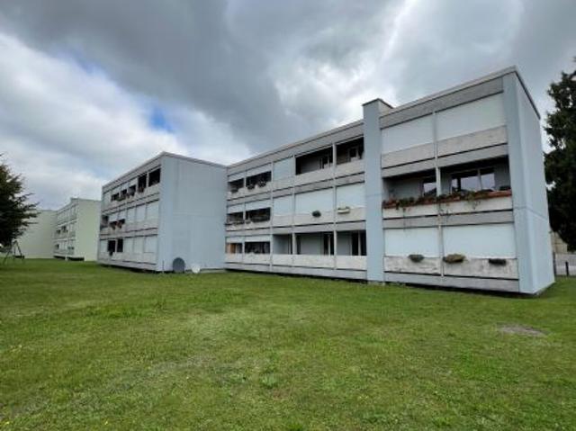 Helle und grosse 3 Zimmerwohnung an ruhiger Lage mit grossem Balkon
