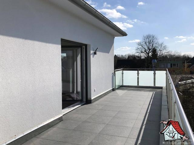 Helle und gut geschnittene 2 ZKB DG Wohnung zu verkaufen – ideal für Eigennutzer oder Anleger!