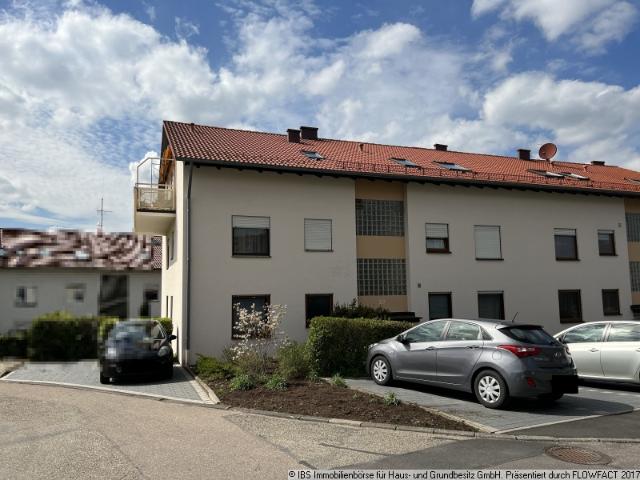 Helle und freundliche 3 Zimmer Wohnung mit guter Raumaufteilung, Balkon und Stellplatz