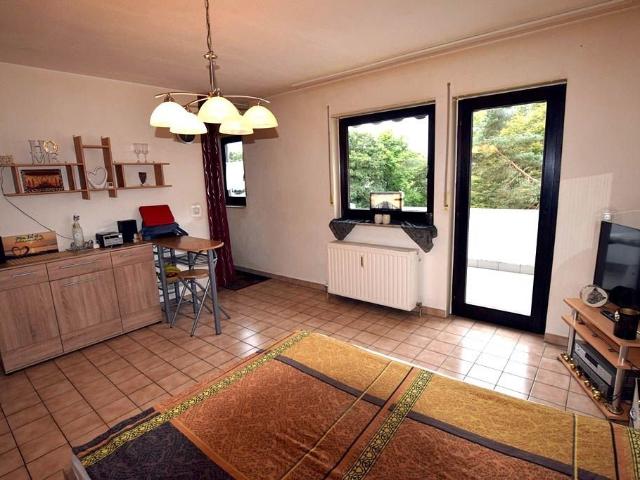 Helle und freundliche 1 Zimmer Wohnung mit Balkon und PKW Außenstellplatz